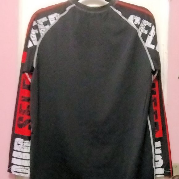 NWT High Performance Active Wear Compression Shirt (XL) - Picture 3 of 9